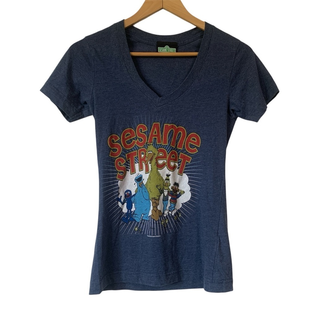 Sesame Street V-Neck T-Shirt Graphic Tee Woman Size XS